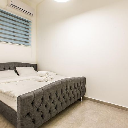Sunset Beach Apartments Tel Aviv Bagian luar foto