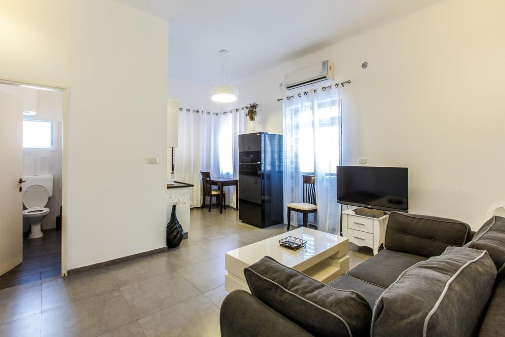 Sunset Beach Apartments Tel Aviv Bagian luar foto
