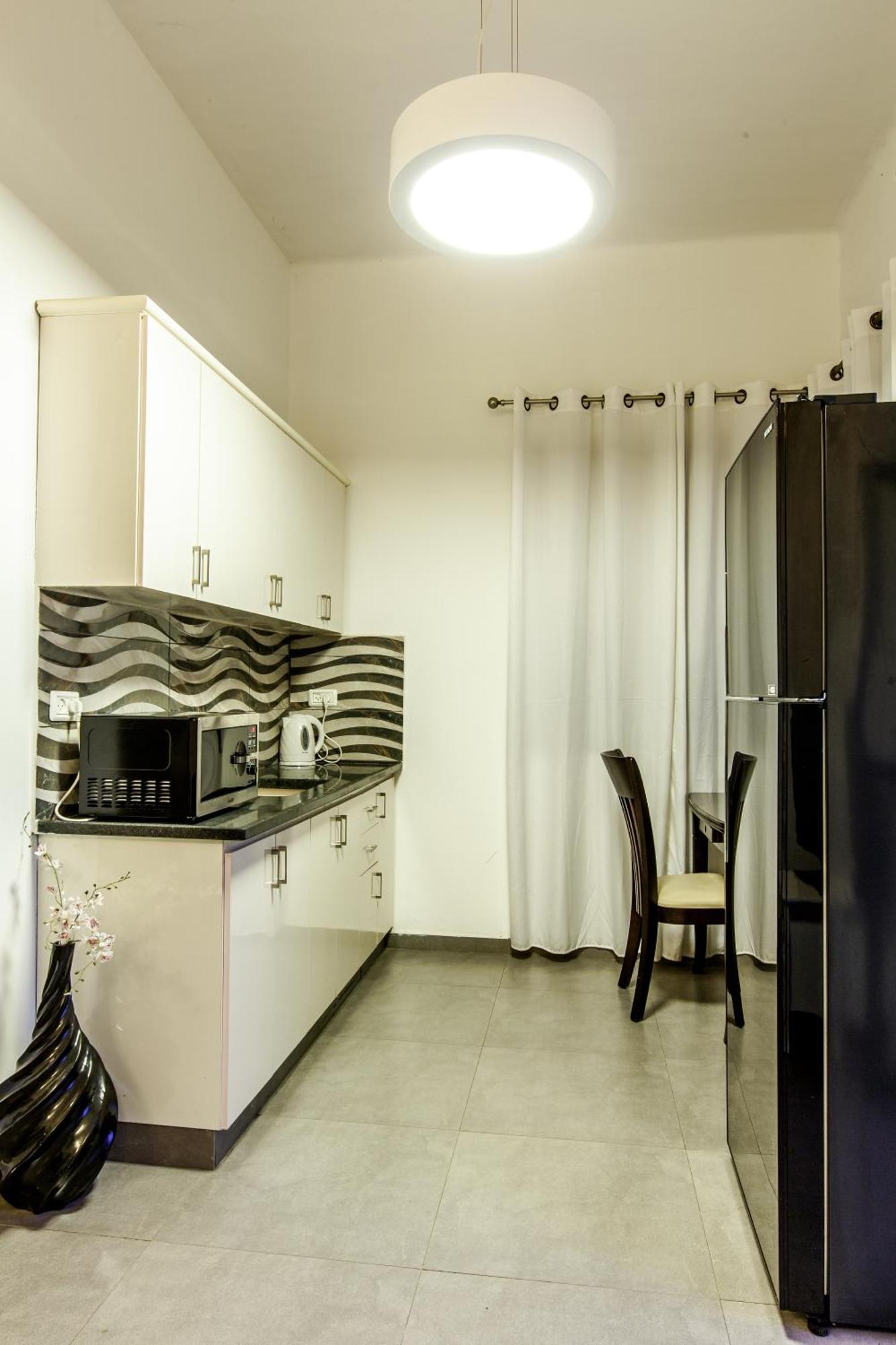 Sunset Beach Apartments Tel Aviv Bagian luar foto