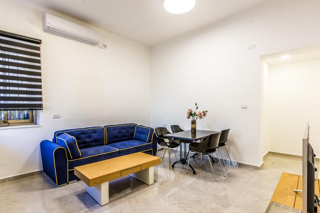 Sunset Beach Apartments Tel Aviv Bagian luar foto