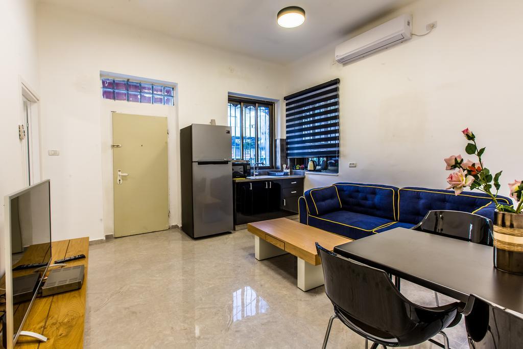 Sunset Beach Apartments Tel Aviv Bagian luar foto