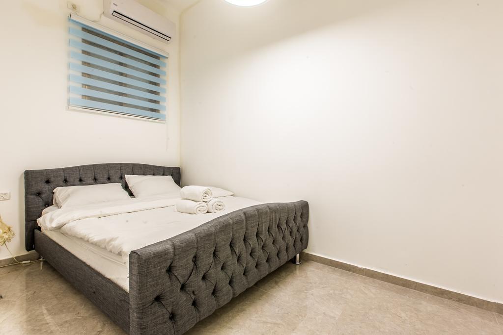 Sunset Beach Apartments Tel Aviv Bagian luar foto
