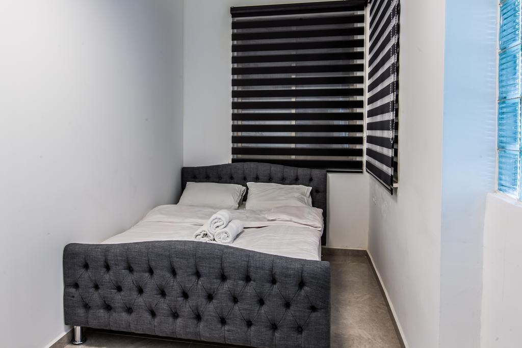 Sunset Beach Apartments Tel Aviv Bagian luar foto