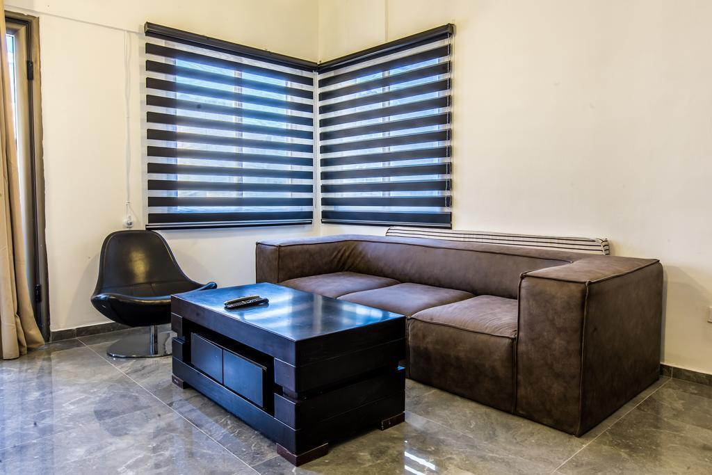 Sunset Beach Apartments Tel Aviv Bagian luar foto
