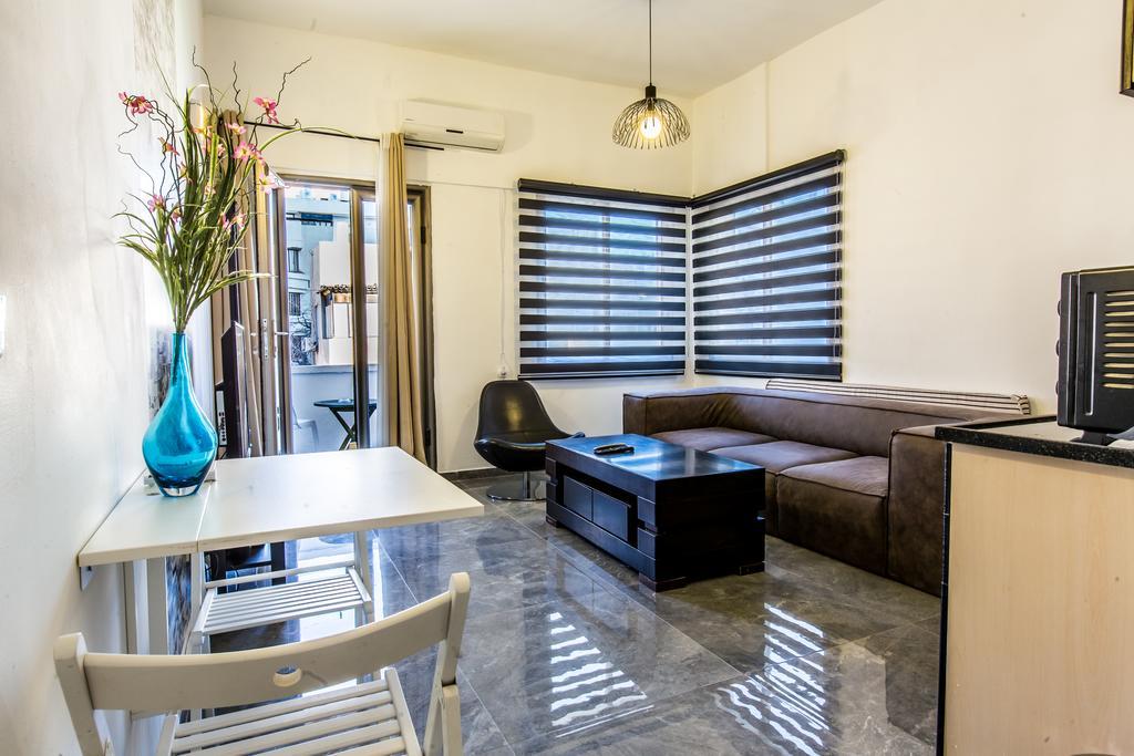 Sunset Beach Apartments Tel Aviv Bagian luar foto