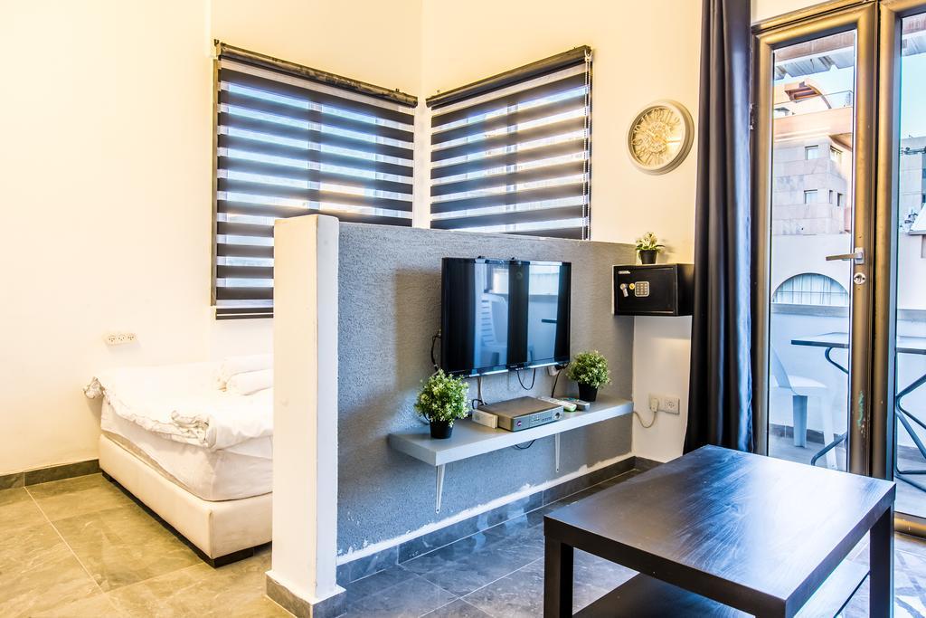 Sunset Beach Apartments Tel Aviv Bagian luar foto