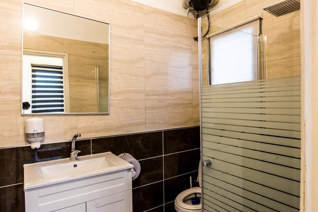 Sunset Beach Apartments Tel Aviv Bagian luar foto