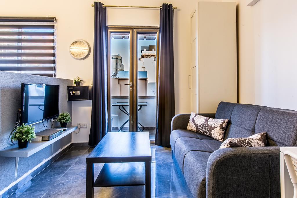 Sunset Beach Apartments Tel Aviv Bagian luar foto