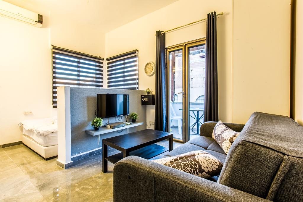 Sunset Beach Apartments Tel Aviv Bagian luar foto