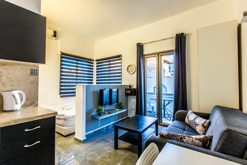 Sunset Beach Apartments Tel Aviv Bagian luar foto